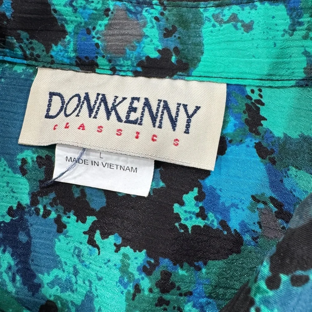 Donnkeny Women's Blue and Green Patterned Button Down